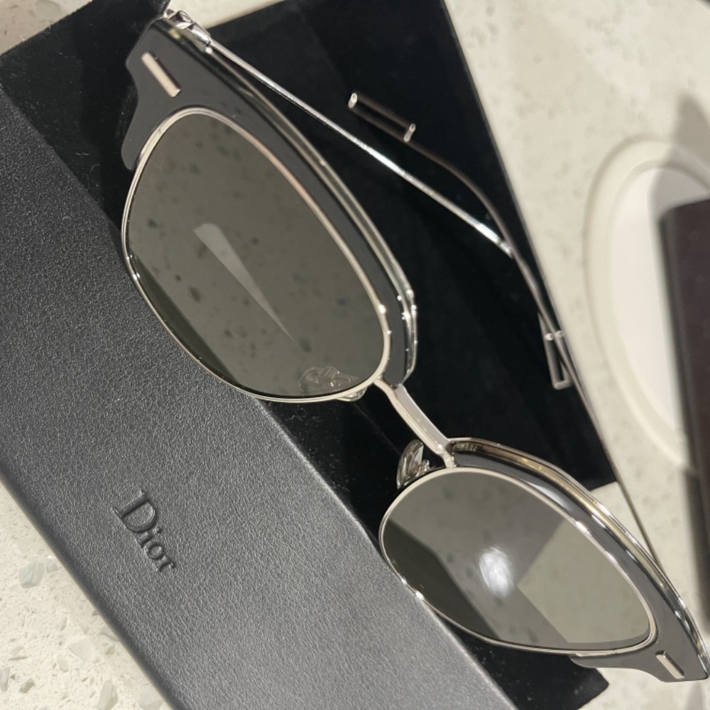 DIOR - Picture 2 of 5